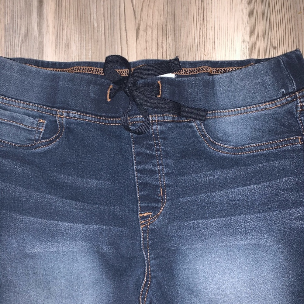 Black🌻Daisy Jean Shorts - Picture 2 of 6